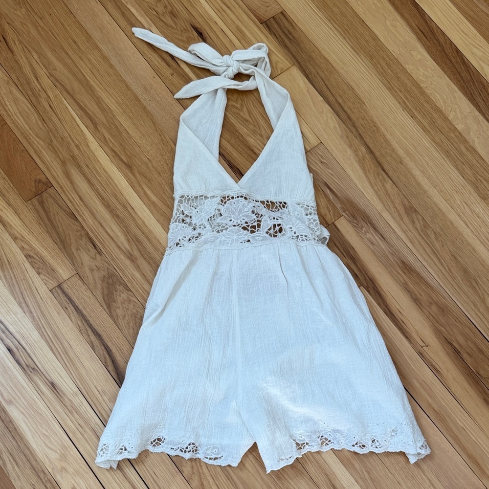 Free People Day Dream Romper, Crochet ivory tie back halter neck NWT - Size M